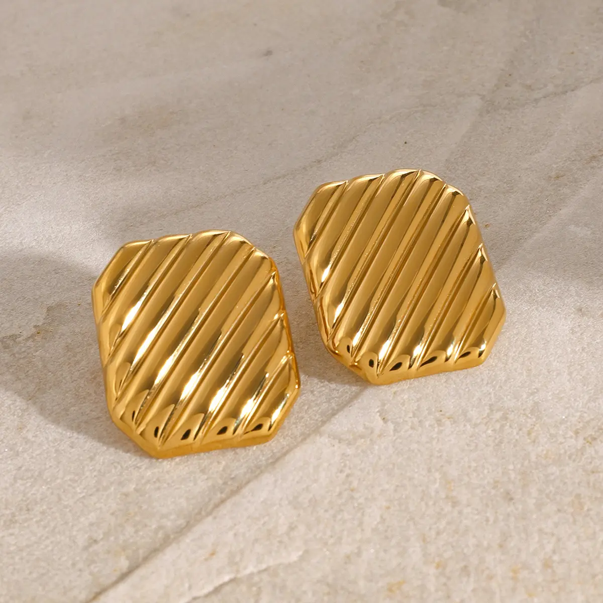 1 paire de boucles d'oreilles à tige carrées en acier inoxydable plaqué or 18 carats pour femmes h5 